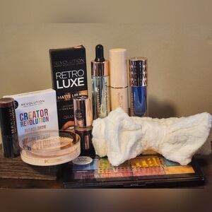 MAKEUP BEAUTY BUNDLE 10pc, REVOLUTION